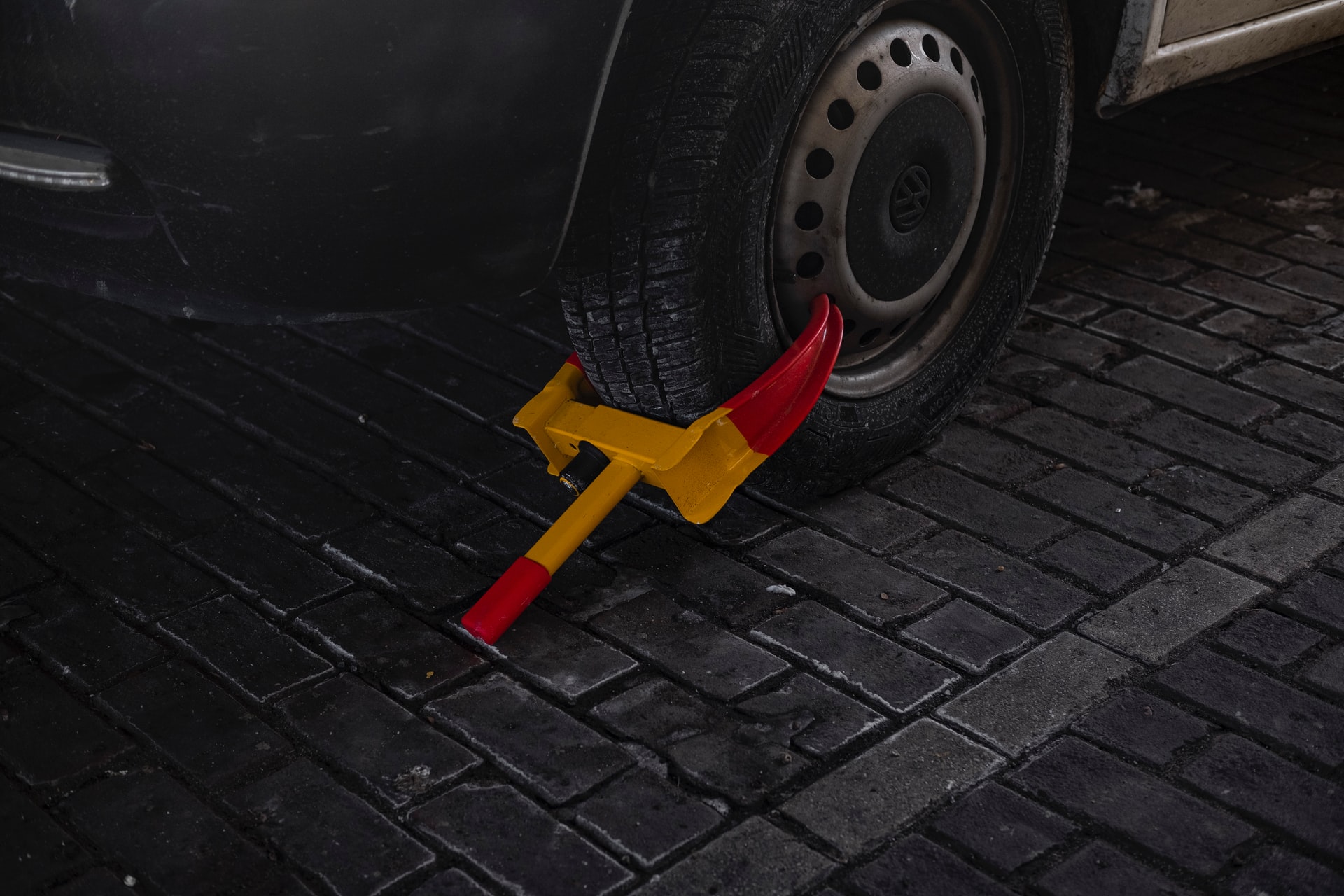 how long bailiff clamp car